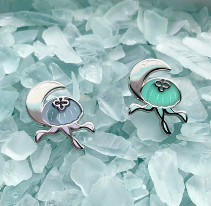 Moon jelly enamel pins!