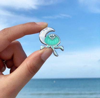 Moon jelly enamel pins!